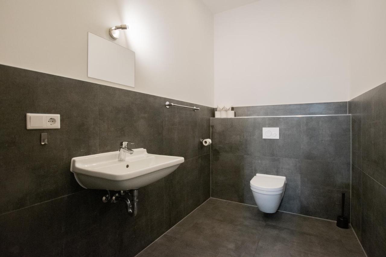 Apartment Tolstov - 250m2 Loft With 6 Im Industriegebiet - 20 Min Messe Dus & Old Town Dus