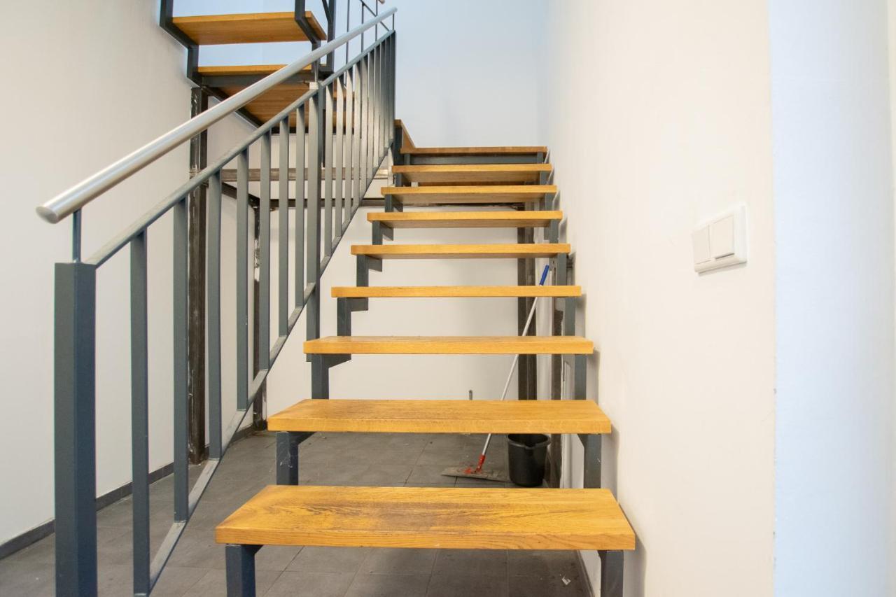 Tolstov - 250m2 Loft With 6 Im Industriegebiet - 20 Min Messe Dus & Old Town Dus Apartment