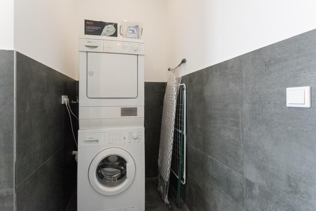 Apartment Tolstov - 250m2 Loft With 6 Im Industriegebiet - 20 Min Messe Dus & Old Town Dus