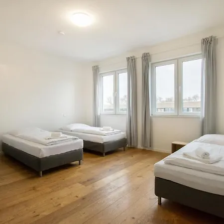 Apartment Tolstov - 250m2 Loft With 6 Im Industriegebiet - 20 Min Messe Dus & Old Town Dus
