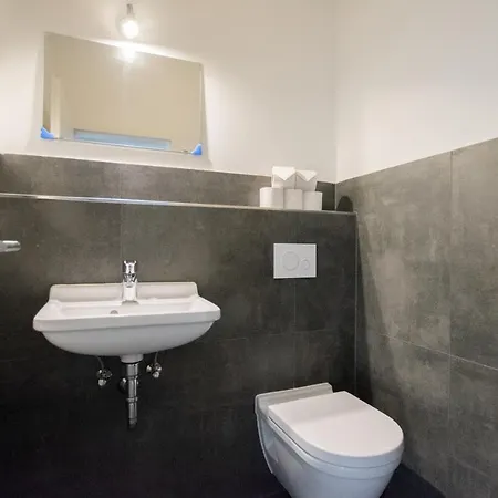 Apartment Tolstov - 250m2 Loft With 6 Im Industriegebiet - 20 Min Messe Dus & Old Town Dus