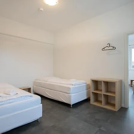 Tolstov - 250m2 Loft With 6 Im Industriegebiet - 20 Min Messe Dus & Old Town Dus Apartment