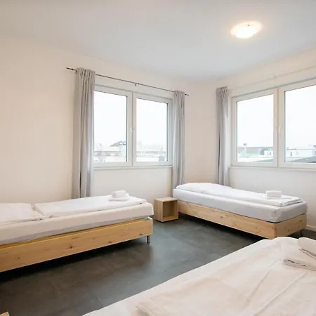 Apartment Tolstov - 250m2 Loft With 6 Im Industriegebiet - 20 Min Messe Dus & Old Town Dus *