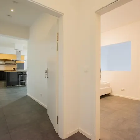 Apartment Tolstov - 250m2 Loft With 6 Im Industriegebiet - 20 Min Messe Dus & Old Town Dus